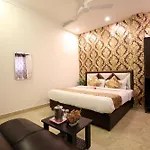 Oyo Rooms 111 Opp. Sangam Cinema